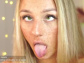 girl
        artease cam image #2429349
