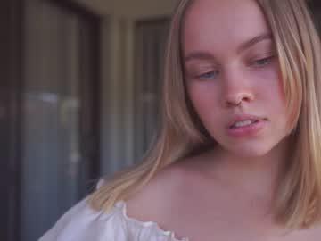 girl
        bibi_it_is cam image #1070660