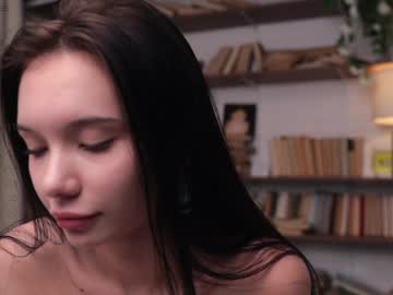 girl
        riskyproject cam image #5490429