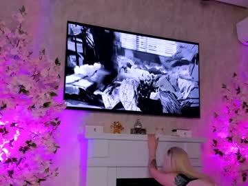 girl
        jessiccaburns cam image #6269638