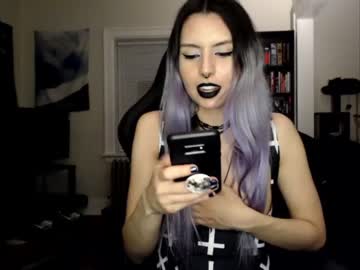 girl
        runacrow cam image #1587867
