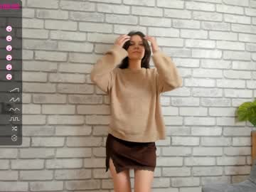girl
        carolynjacquelins cam image #292364