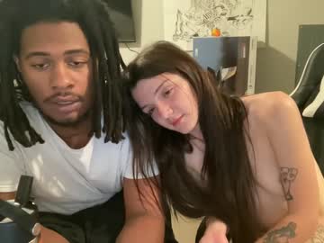 couple Live Cam Girls Love To Strip Naked For Their Viewers with gamohuncho