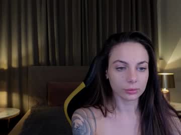 girl
        alina_054_ cam image #4810341