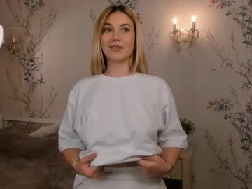 girl
        loraalvey cam image #5058455