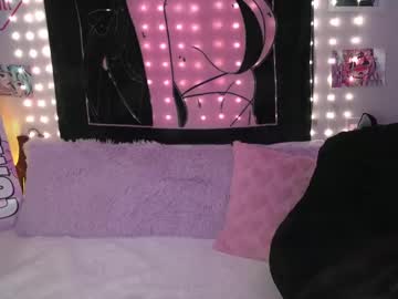 girl
        crimsonkitten cam image #6945734