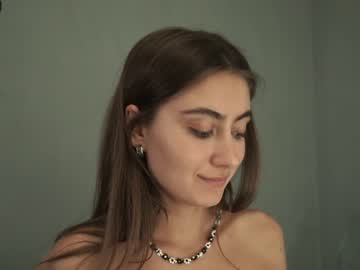 girl
        tessarosse_ cam image #2127122