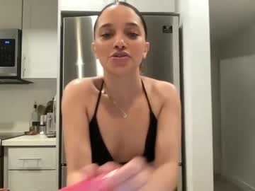 girl
        ittybity115598 cam image #768426