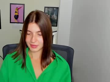 girl
        stacy_cy cam image #5100664
