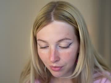 girl
        my_stella cam image #2037145