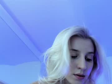 girl
        kenziedawton cam image #1447729
