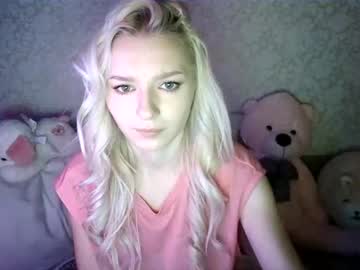 girl
        kelly_mitch cam image #210910