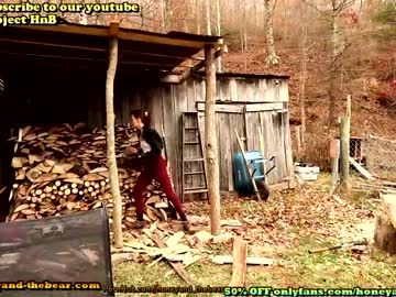 couple
        honeyand_thebear cam image #133210