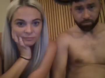 couple Live Cam Girls Love To Strip Naked For Their Viewers with riskni