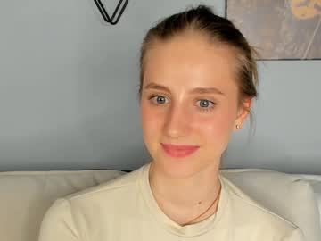 girl
        shewell cam image #6407839