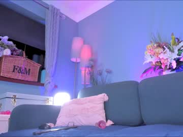 girl
        littlee33 cam image #1362068