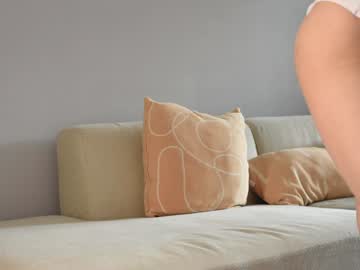 girl
        lizmreow cam image #6469300