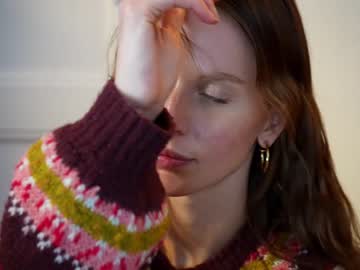girl
        ellaa91 cam image #7944