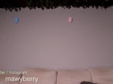 girl
        maryberrygh_ cam image #1910718