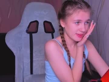 girl
        kylie_mine cam image #149096