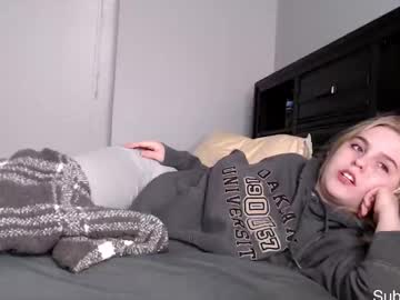 girl
        summersroselive cam image #5457667
