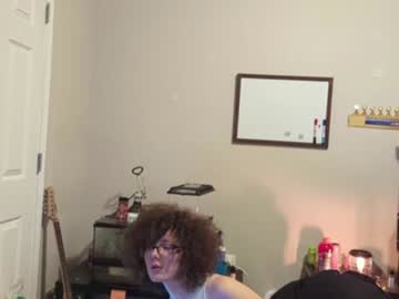 girl
        gomoreup cam image #3102329