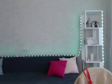 girl
        ellyloy cam image #272623