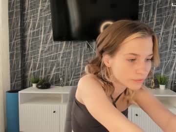 girl
        lynnatlee cam image #3915673