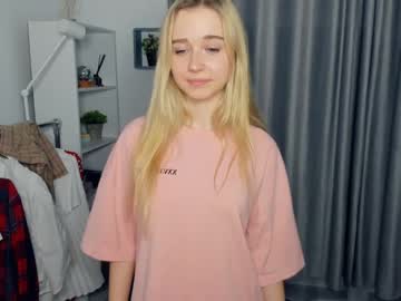 girl
        fresh_cherries cam image #2439374