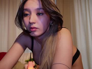 girl
        sarasuo cam image #6343475