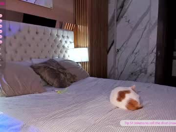 girl
        abie_owen cam image #1341692