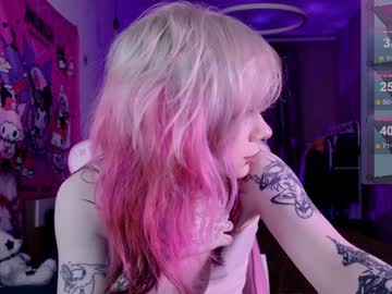 girl
        lollyshy__ cam image #5937563