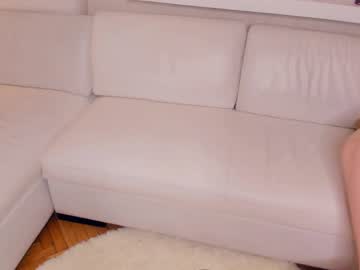 girl
        mariamhailey cam image #3537569