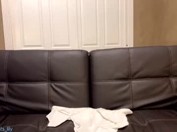 girl
        its_lily cam image #1808708