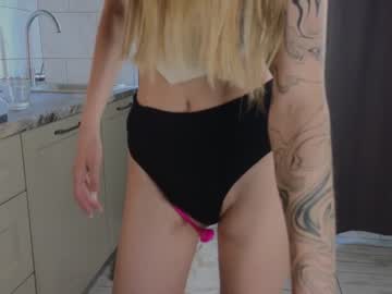 girl Live Cam Girls Love To Strip Naked For Their Viewers with anitaholmes