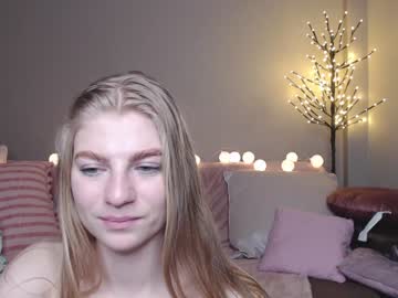 girl
        shy_milanaa cam image #1349336