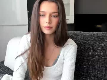 girl
        isia_slay cam image #64002