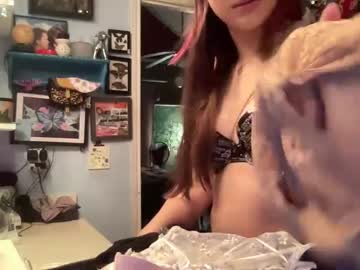 girl
        fairygirlcait cam image #3970272