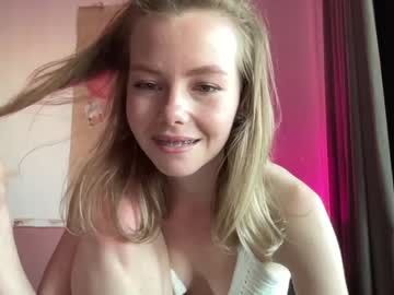 girl
        elli_harmon cam image #1634133