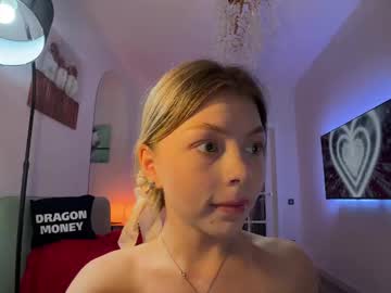 girl
        deva_alice cam image #6208220