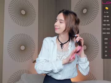 girl
        happiness_call cam image #2078361