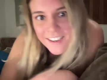 couple
        snowbunnyass cam image #1356805