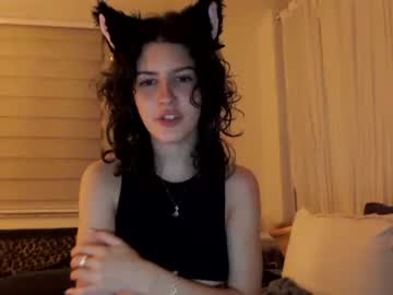 girl
        frenchava cam image #1450760