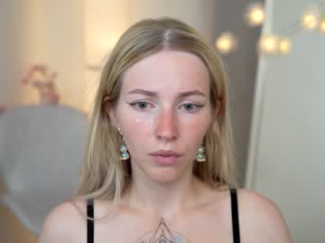 girl
        my_stella cam image #2065445