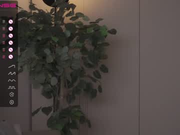 girl
        oki_dokie cam image #1905655
