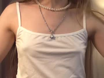 girl
        lyly_bambi cam image #5615832
