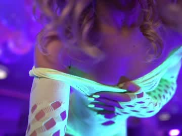 girl
        hannahjames710 cam image #1509458