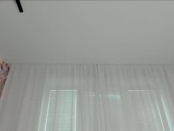 girl
        angelina_new cam image #2642643