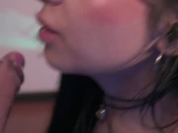 girl
        nicdani_1 cam image #4895668