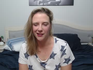 girl
        bluexstacey cam image #1483310